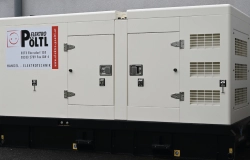 Stromerzeuger von Elektro Pöltl in der Steiermark mit Aufschrift auf der Seite.